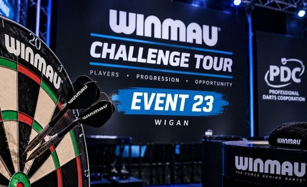 Winmau Challenge Tour 23 in Wigan nach dem Turniersieg von Joe Hunt