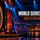 World Series of Darts Finals 2026 in Amsterdam mit Dartscheibe und beleuchteter Arena