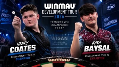 Henry Coates und Kaya Baysal als Sieger der Winmau Development Tour in Wigan